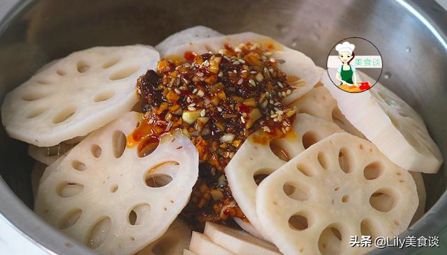 莲藕加一把花生，清脆爽口，开胃解腻，下饭下酒超赞，学会过年做