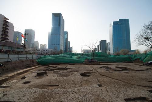 北京市丰台区,金中都城墙遗址之西城墙高楼村遗址.