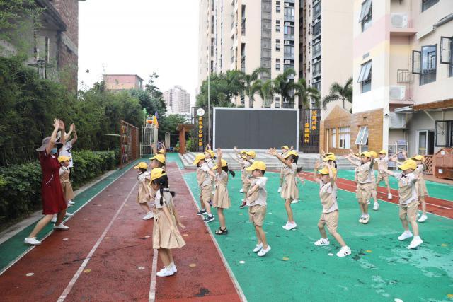新华网客户端|图集｜小萌娃“回笼”，深圳1537所幼儿园今日开园