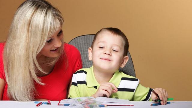 孩子上课玩橡皮擦，班主任批评不管用，成绩好又顽皮的孩子真难教