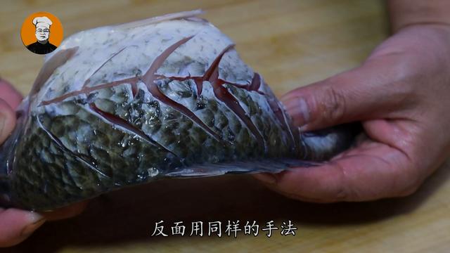 鲫鱼教你特色新做法，挑食的孩子都爱吃，外酥里嫩，营养解馋