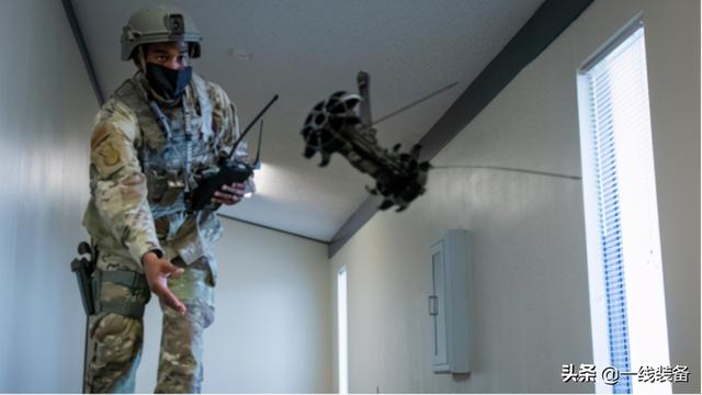 城市反恐搜索新利器！微型抛投式侦察机器人亮相