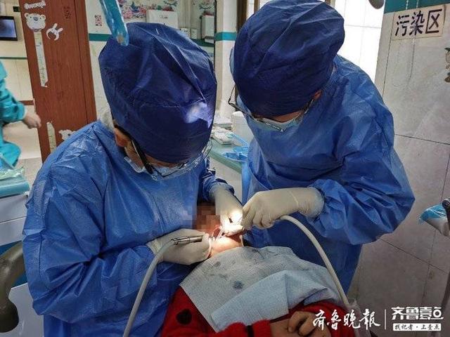 【你的育儿经】每天接诊七八十个孩子，这个假期儿童口腔科医生有点忙