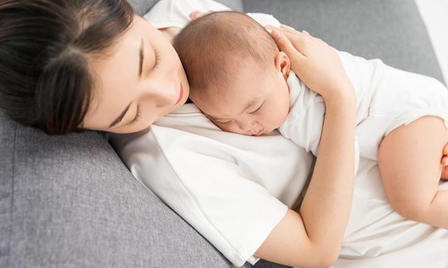 『超级宝妈』宝宝有三个表现，说明妈妈母乳质量好，娃未满这年龄别急着断奶