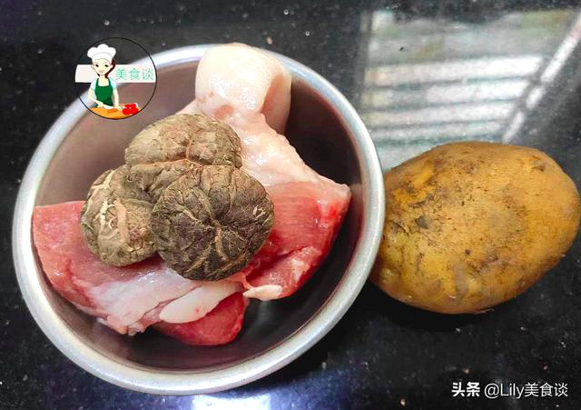 特别适合冬天吃的一道蒸菜，蒸一蒸就好，鲜香美味，营养还不上火