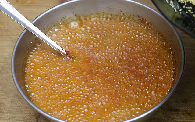 大厨教你秘制香辣红油，色泽红亮，味道醇厚，拌面蘸酱不可少