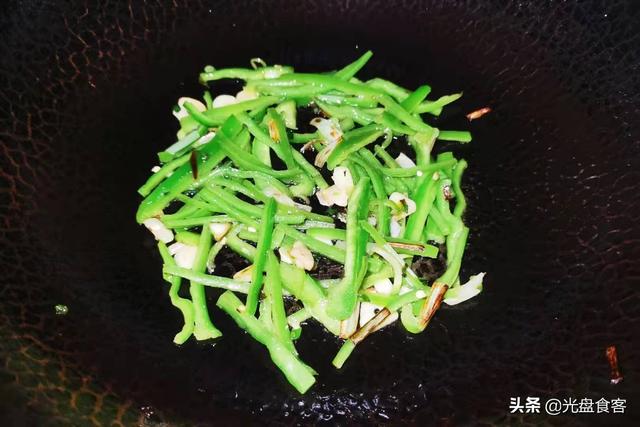 冬天这菜要常吃，2毛钱一斤，口感爽脆，营养丰富，全家吃得开心