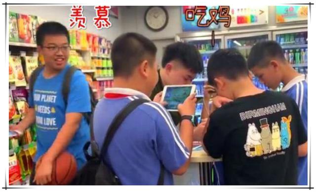 [你的育儿经]宝妈不让玩“吃鸡”，小学生亲自动手画游戏地图，网友：太绝了