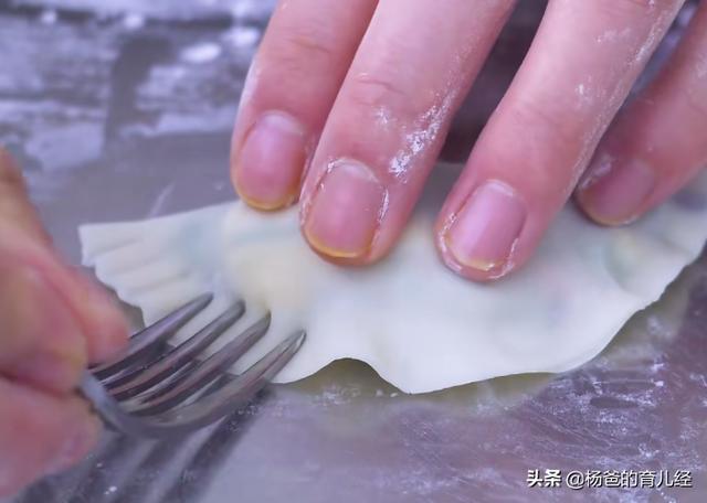 用饺子皮分享一款韭菜盒子，鲜香营养，解馋好吃，孩子特喜欢