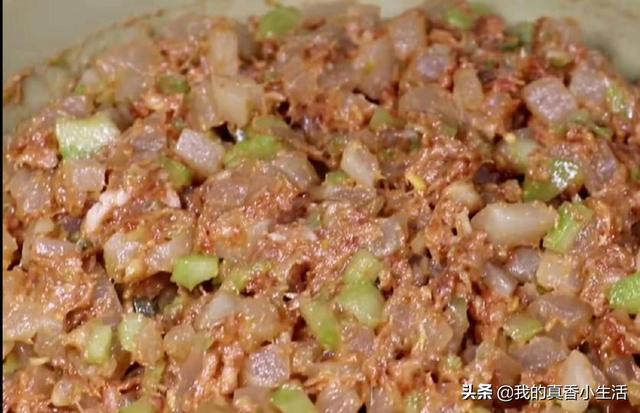 做萝卜馅时，用盐腌水还是下锅焯水？都不对，教你一招，营养全