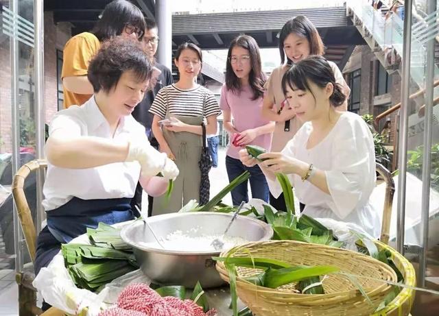 丁亚|从打杂实习生到总经理！金山这位美食家一个面团揉了32年