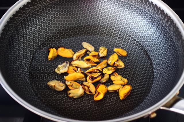 凉拌海虹娃娃菜，简单方便清新爽口，回家10分钟就吃饭，太简单