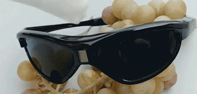 耗时15年研发的“夜视镜”！老司机必备，能瞬间改变光源强度