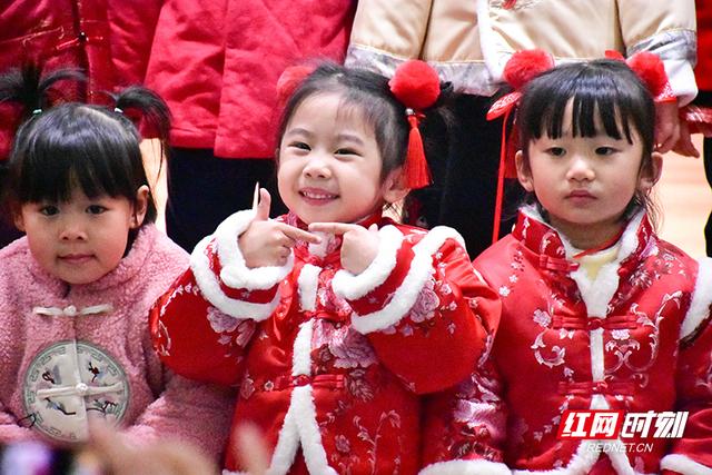 郴州市苏仙机关幼儿园：师生共聚迎新年 萌娃走秀庆元旦