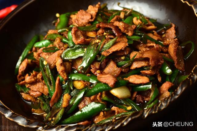 农家辣椒小炒肉，肥而不腻，鲜香入味，香辣开胃超下饭，做法简单