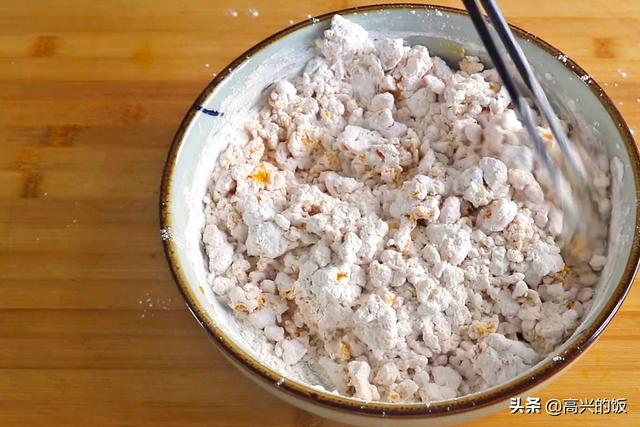 烙南瓜饼，用面粉还是糯米粉？其实都不对，用这个方法，凉了不硬