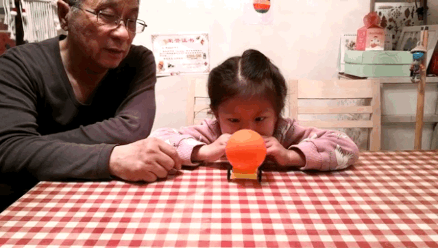 超级宝妈▲孩子上学第300天：爸妈集体变学霸，老人学会了看谱子！