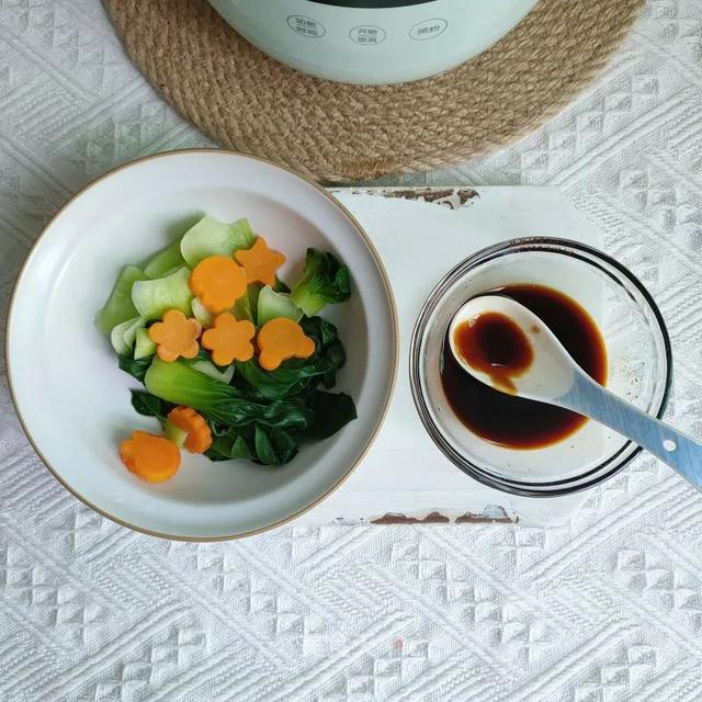 天冷了，自制一份香喷喷的煲仔饭！有菜有肉，越嚼越香