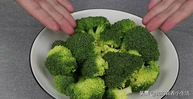 西兰花别只用食盐清洗，教你一招，杂质洗得干干净净