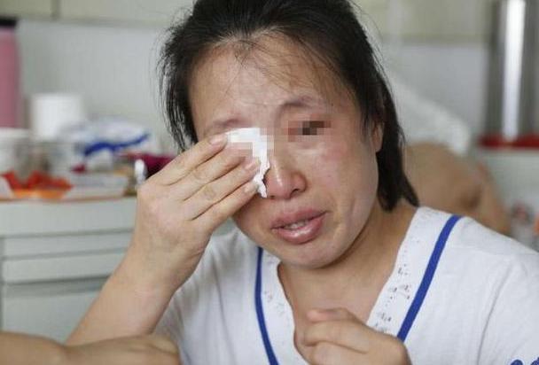 『超级宝妈』湖南孕妈生下五胞胎，60多名家属到场，得知孩子性别后笑出眼泪
