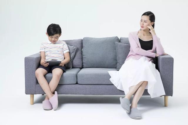 超级宝妈:尴尬!当孩子上网课遇到内涵广告弹窗,爸妈该如何安抚孩子好奇心