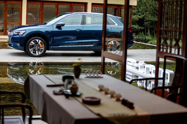 对比特斯拉Model X奥迪e-tron到底有多“稳”