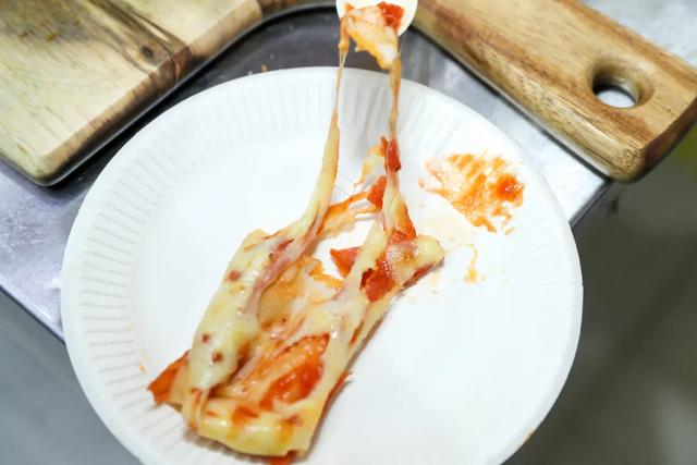 奶酪|奶酪配火锅、配臭豆腐...这都啥味？真香！小吃节也来啦