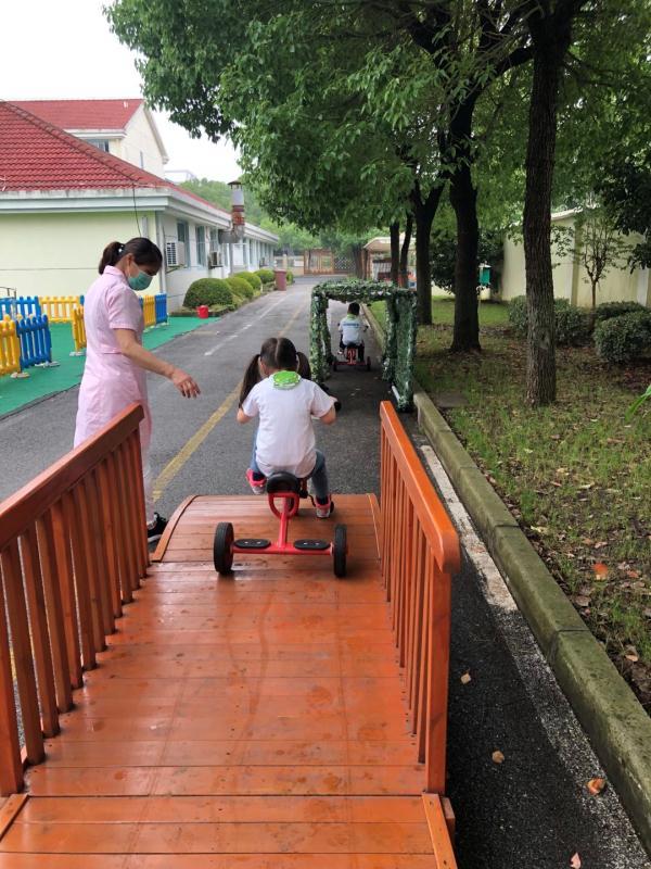 上观新闻|上热搜的松江新浜中心幼儿园复学全班唯一孩子有伴了!防疫前提下探索融合活动