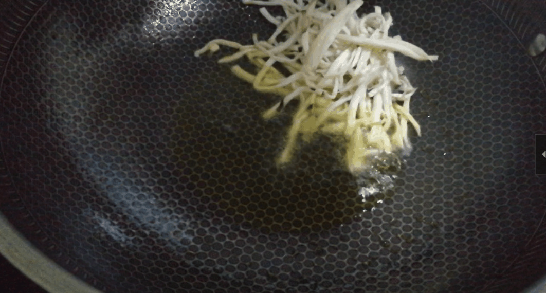 孜然炒面，家常的味道，温馨的味道！操作简单，推荐朋友们试试