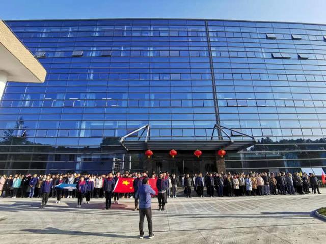 公司|#开工第一天#宁波这家企业开工典礼，庄重地升起国旗