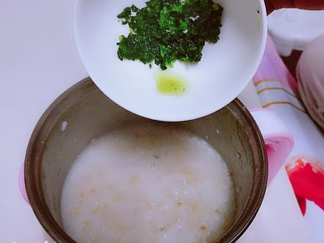 [你的育儿经]辅食贴士|这款肉嫩鲜美的鳕鱼菠菜粥来帮你打开你家宝宝的胃