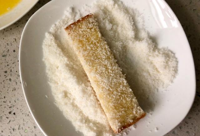 吐司片吃不完，就换一种新吃法，变身美味的下午茶点