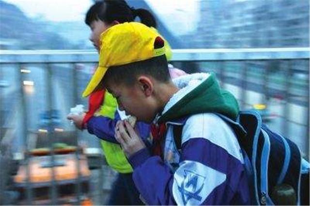 超级宝妈|这“3种早餐”不健康，还没营养，很多家长图省事给娃买