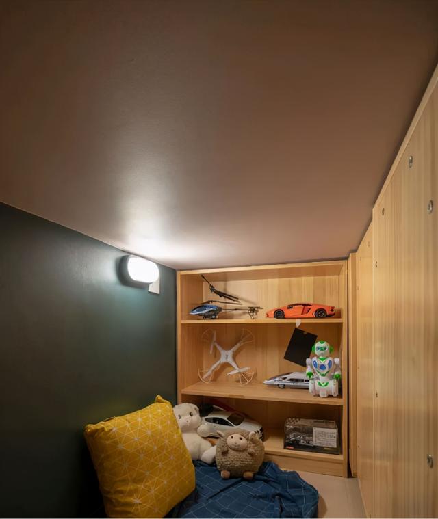 46㎡做两房，客厅装满大书柜，儿童房架在半空，全屋超实用