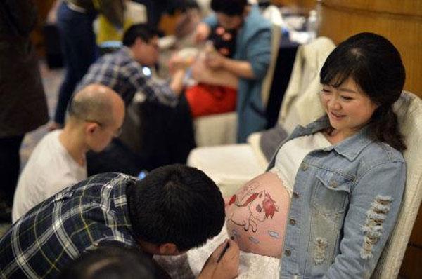 「超级宝妈」老人说：孕妈有这几个表现，很可能怀的是“军大衣”，是真的吗