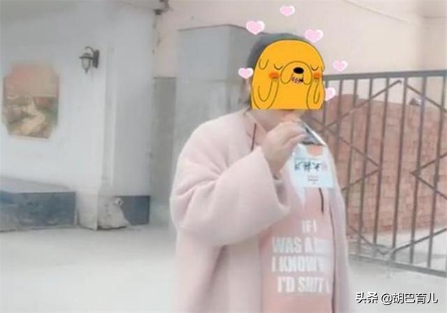 超级宝妈▲“我去拿快递”，孕妈出门半小时未归，婆婆找到后哭笑不得