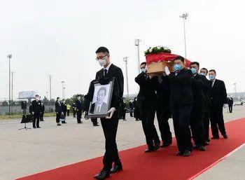 人民日报杜伟大使,回家了...