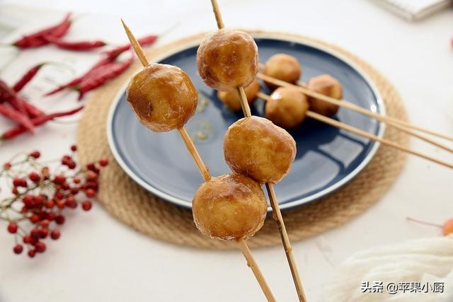 街摊上很受欢迎的咖喱鱼丸，在家也能做，真的很简单，比烧烤好吃