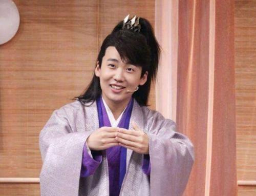 对你宣说|主持人当场刁难郭德纲，郭麒麟霸气护爹，7字回怼太硬气