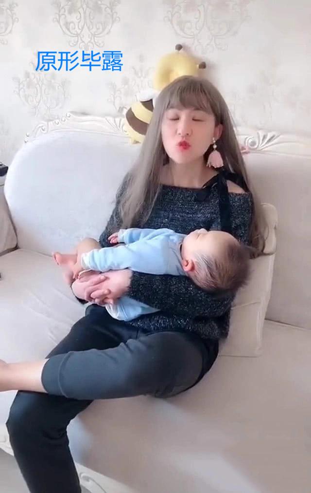 「你的育儿经」妈妈出门宝宝哭闹咋办?爸爸化妆成“美妈”成功将娃哄睡