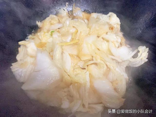 鲜虾炖白菜，先放虾或直接炖都不对，多加1步，菜鲜味美又解馋