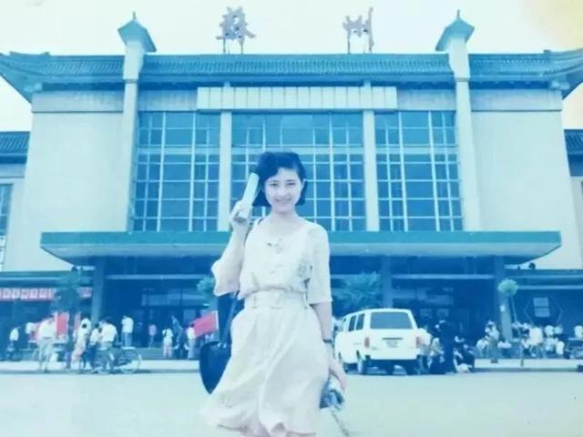 【烟花巷陌】妈妈很美是什么体验？网友：妈妈的美貌可以吹一辈子！
