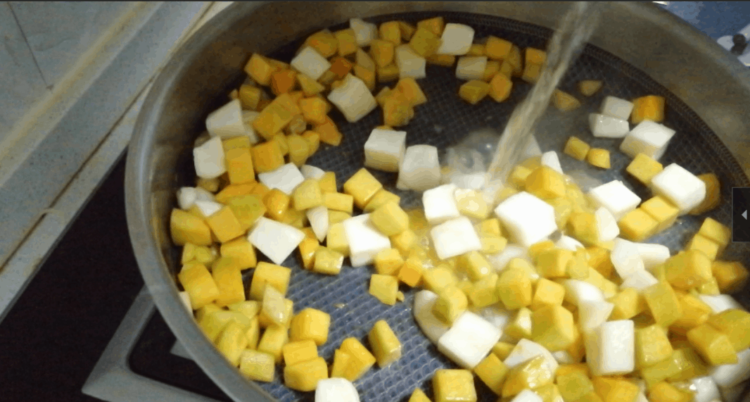 半个南瓜，1个芋头，能做什么？看看这道菜，软糯香浓低脂健脾胃