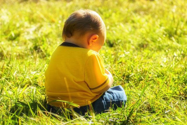 [超级宝妈]3岁娃爱说“悄悄话”，多半到了“语言敏感期”，如何引导很重要