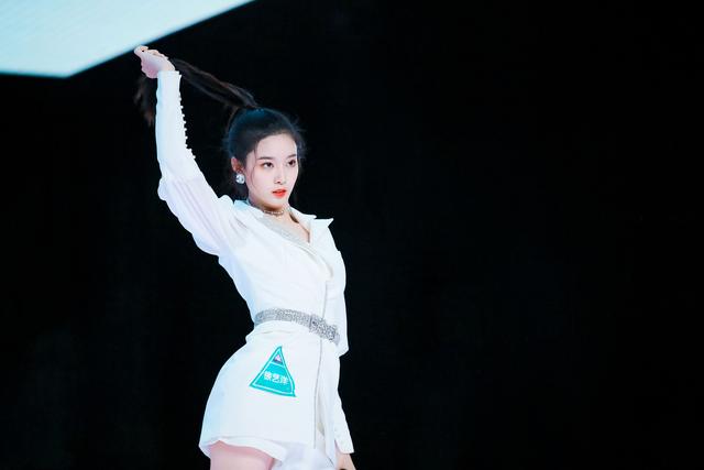 《创造营2020》徐艺洋首场公演气场全开 反差魅力收割欢乐资讯早知道