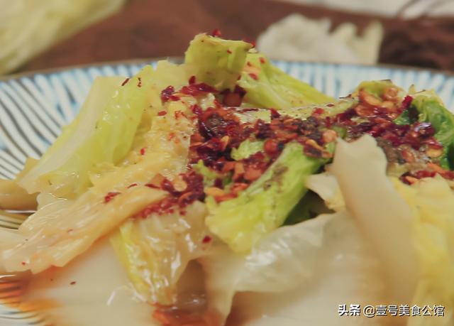 在家教你做好吃的响油白菜，鲜辣爽口，营养美味，家人爱吃的菜肴