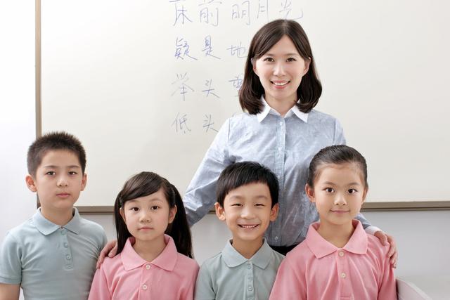 #你的育儿经#作为老师，你会整天逼自己的孩子学习吗？老师流泪了