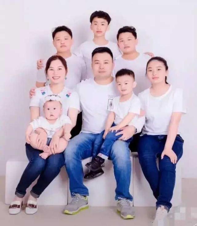 「超级宝妈」生孩子多的家庭，有3种好处独生家庭比不上，到晚年特别明显