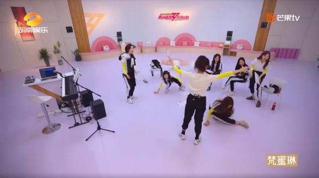 村口西凉花|《浪姐》控场哪家强？主持快本14年的吴昕为何被沈梦辰后来居上？