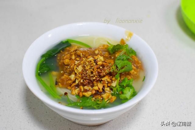 下班回家进厨房，炒一碗肉酱，吃两种面条，比叫外卖还快